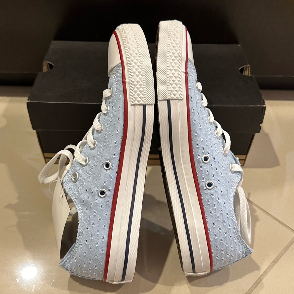 NIB Converse Chuck Taylor Ox Sneakers in Fountain Blue - Picture 5 of 11